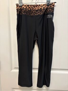 Bebe Sport Black Capri Leggings with Leopard Waistband and mesh detail. Size M.